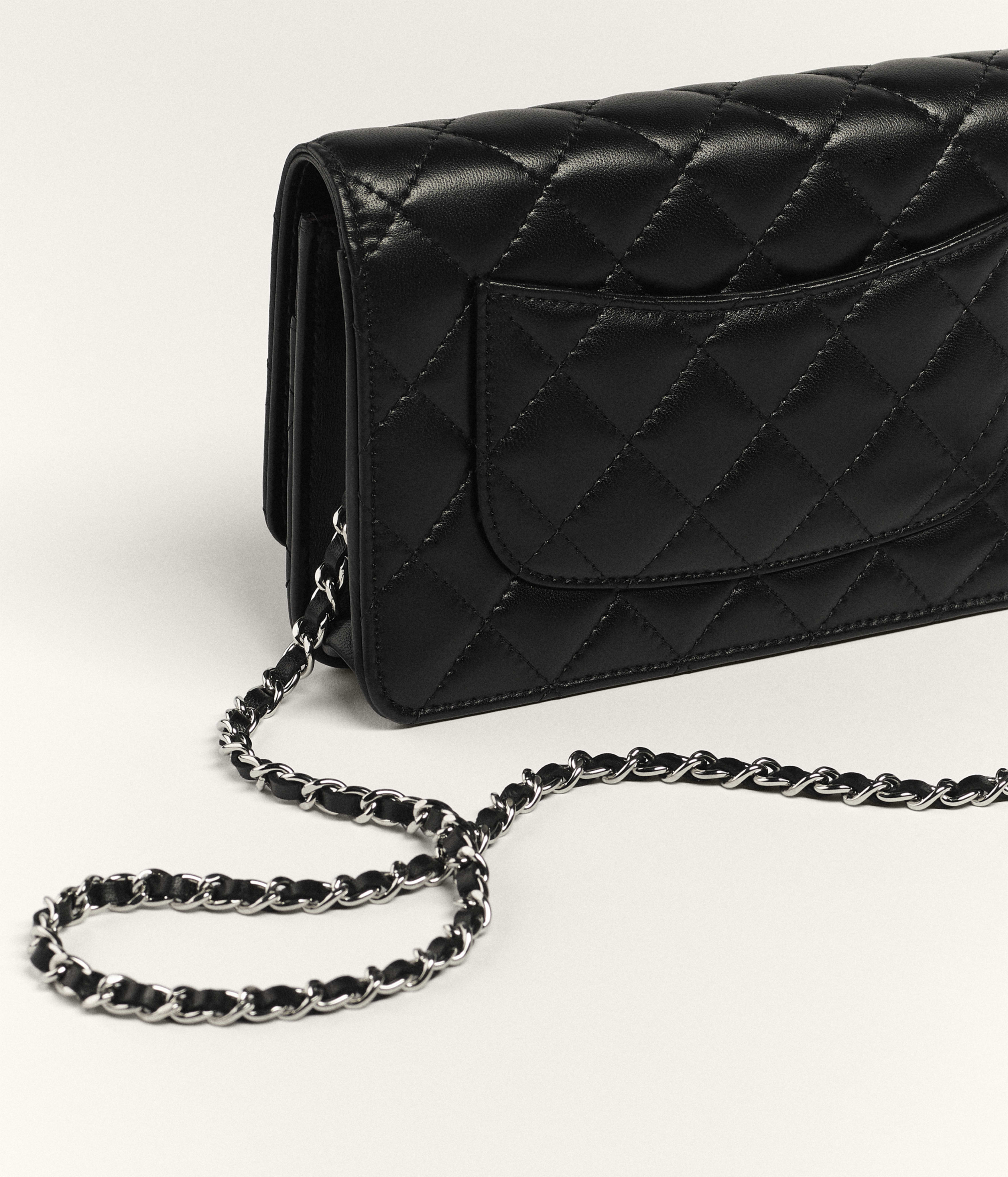 Cartera clásica con cadena - Negro - Piel de cordero y metal plateado - 